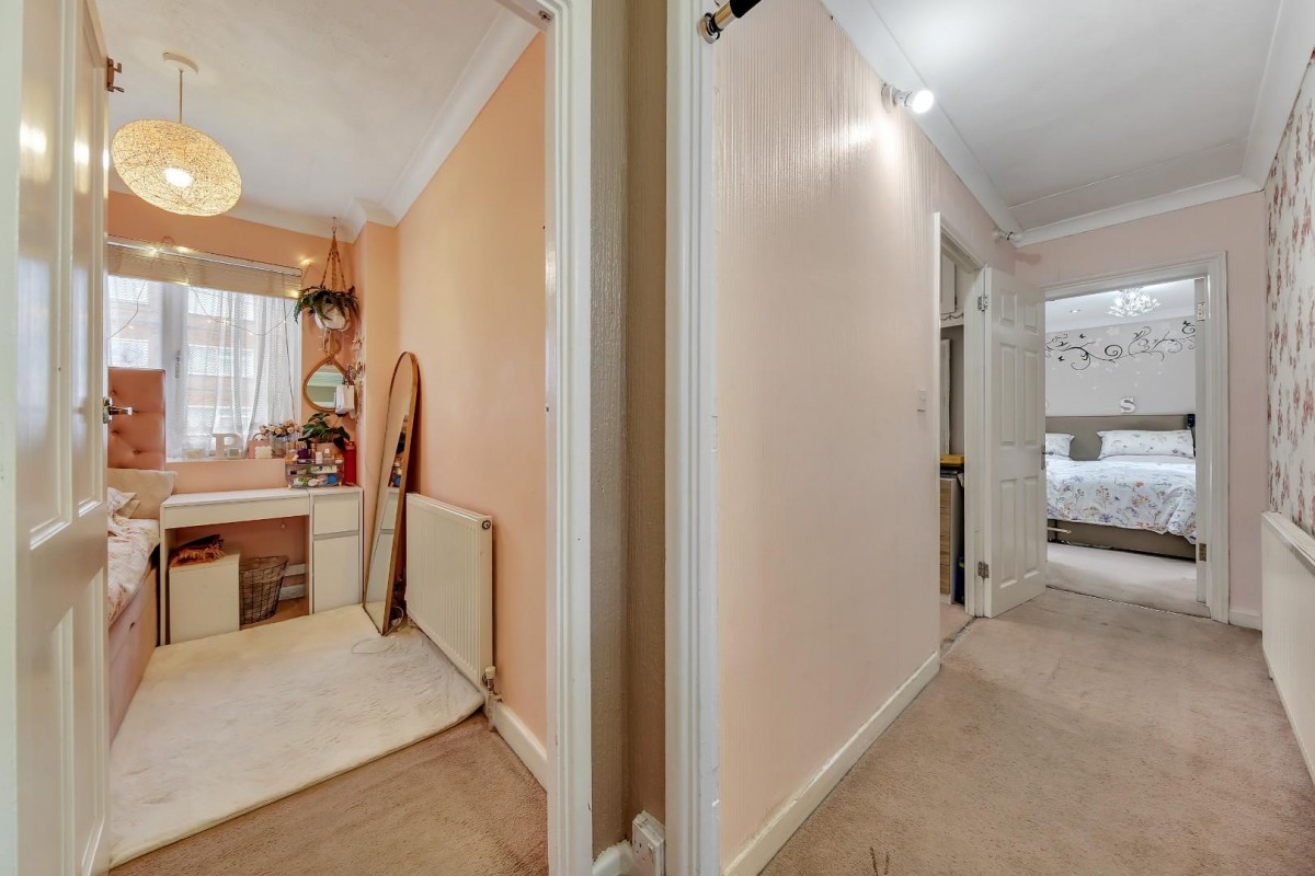 Chadwell Avenue, Chadwell Heath, RM6