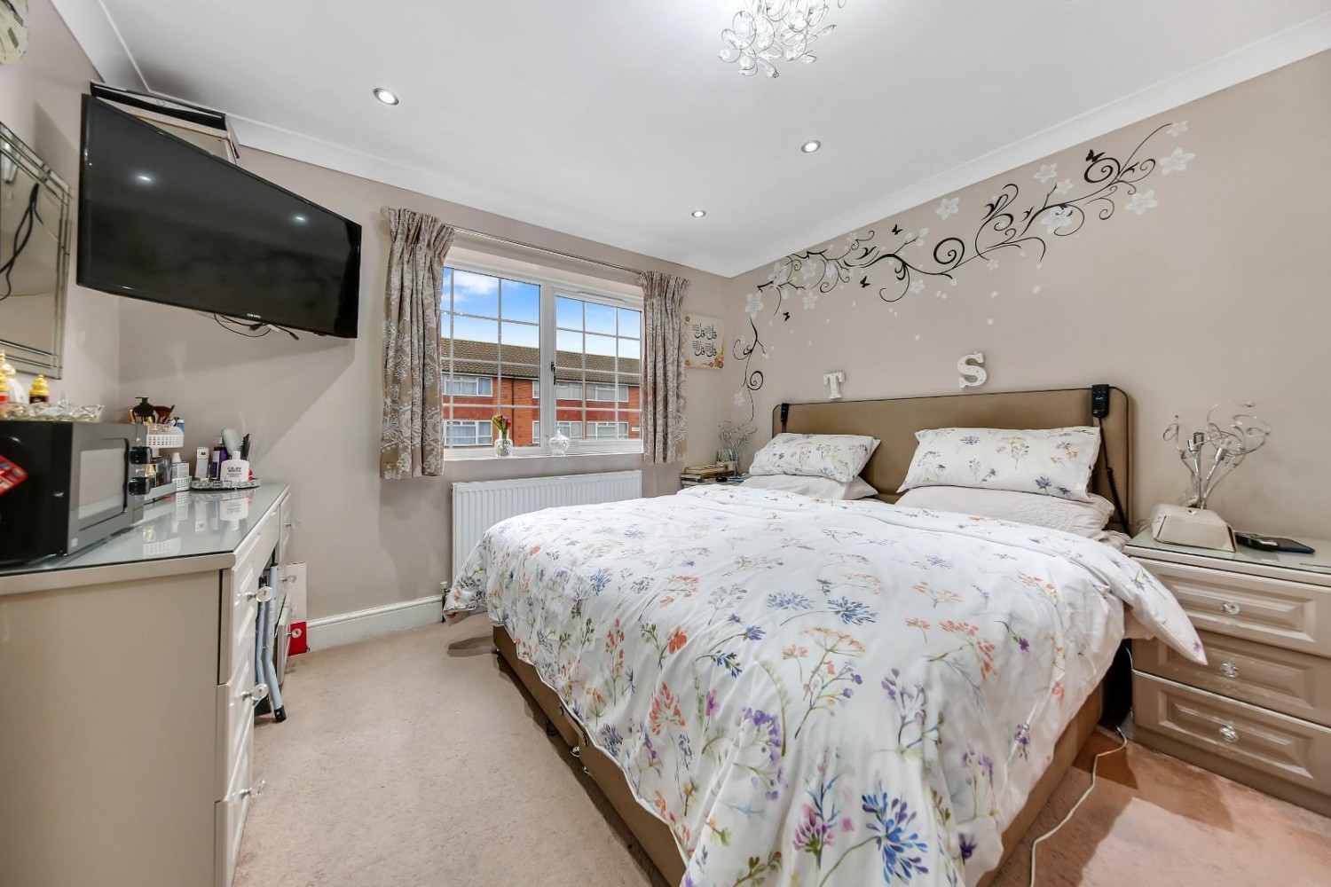 Chadwell Avenue, Chadwell Heath, RM6