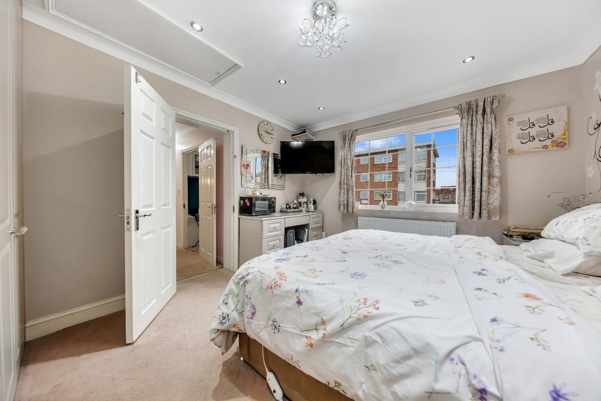 Chadwell Avenue, Chadwell Heath, RM6