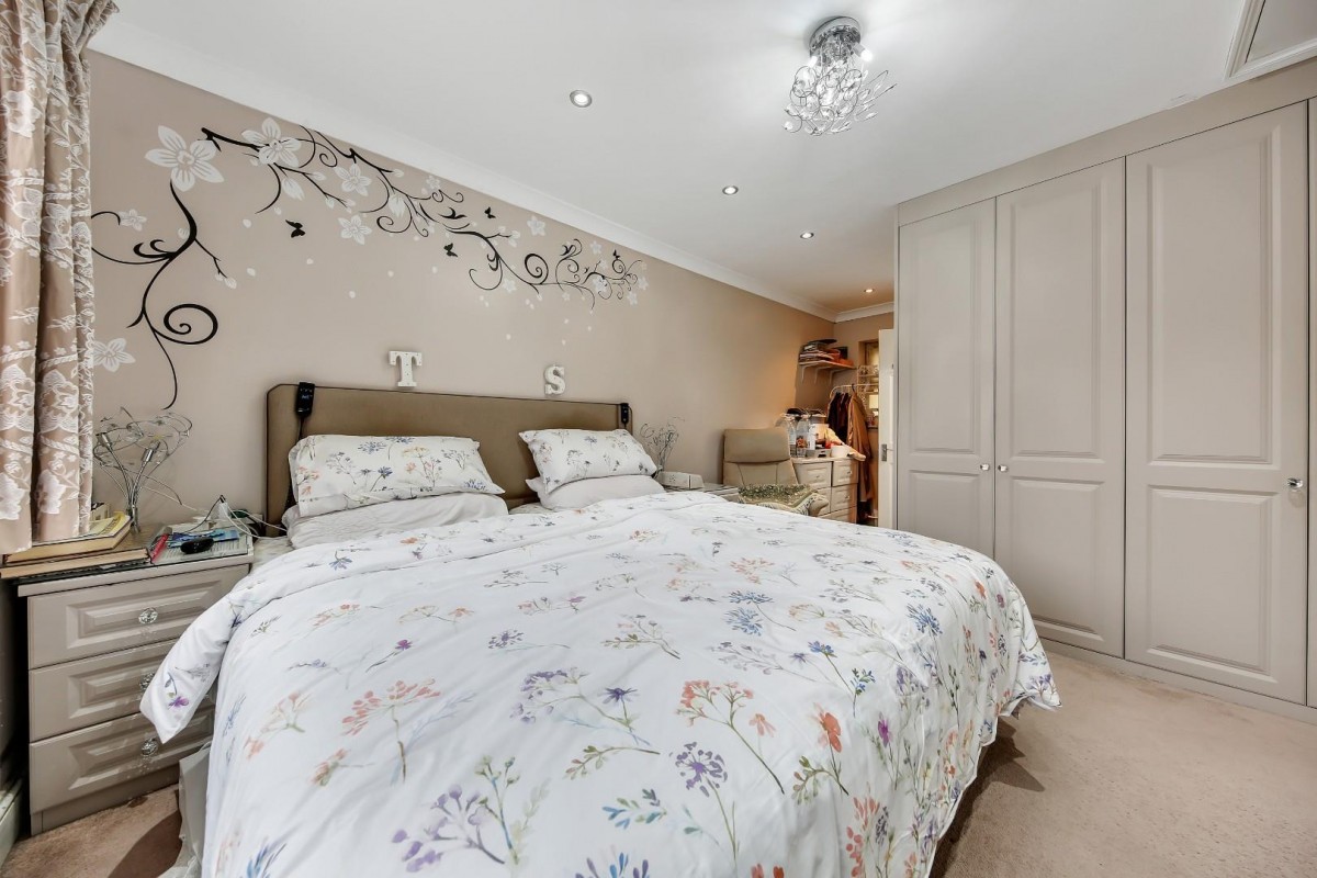Chadwell Avenue, Chadwell Heath, RM6