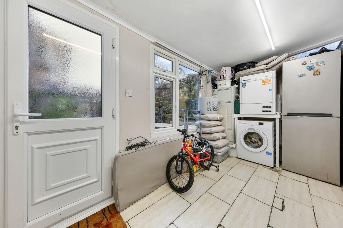 Chadwell Avenue, Chadwell Heath, RM6