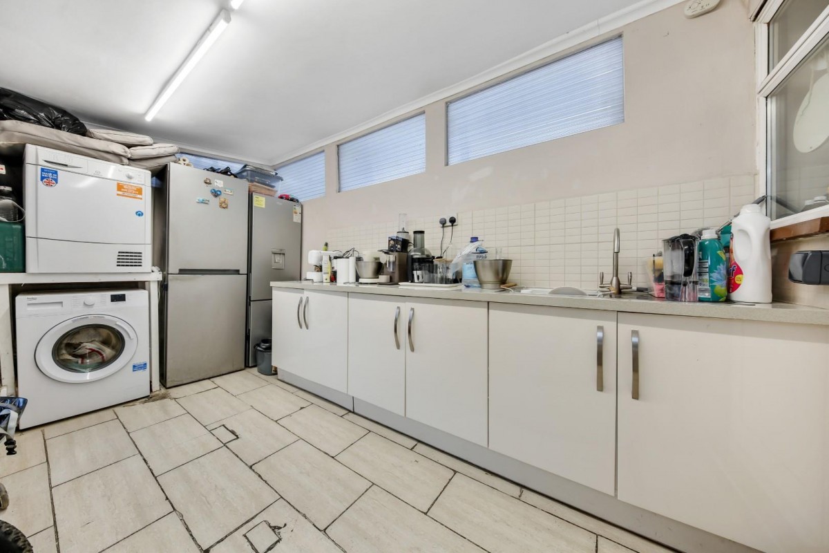 Chadwell Avenue, Chadwell Heath, RM6