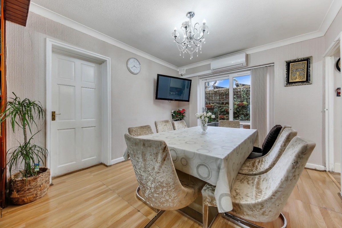 Chadwell Avenue, Chadwell Heath, RM6