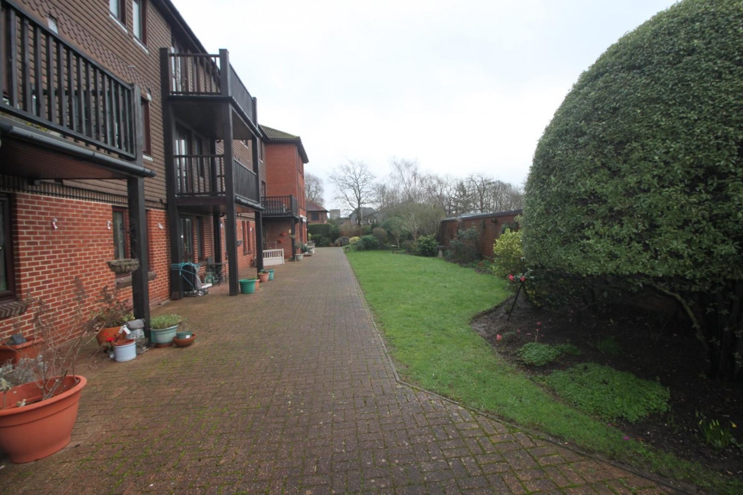 Hamble Lane, Hamble, Southampton, SO31 4QE