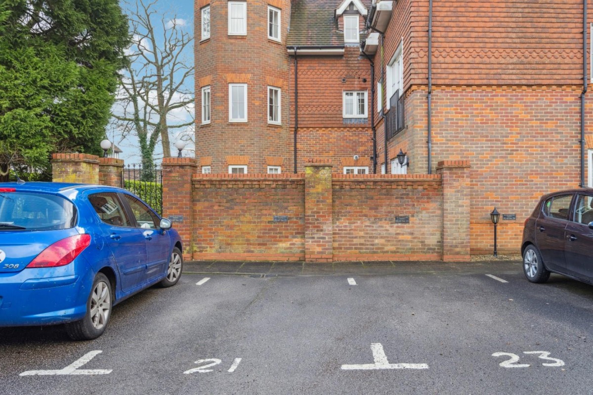 Oakfield Close, Amersham, Buckinghamshire, HP6 5TA