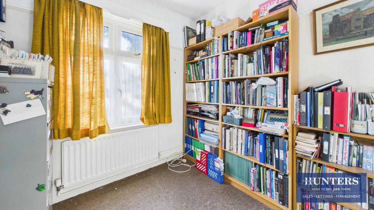 Peareth Hall Road, Washington