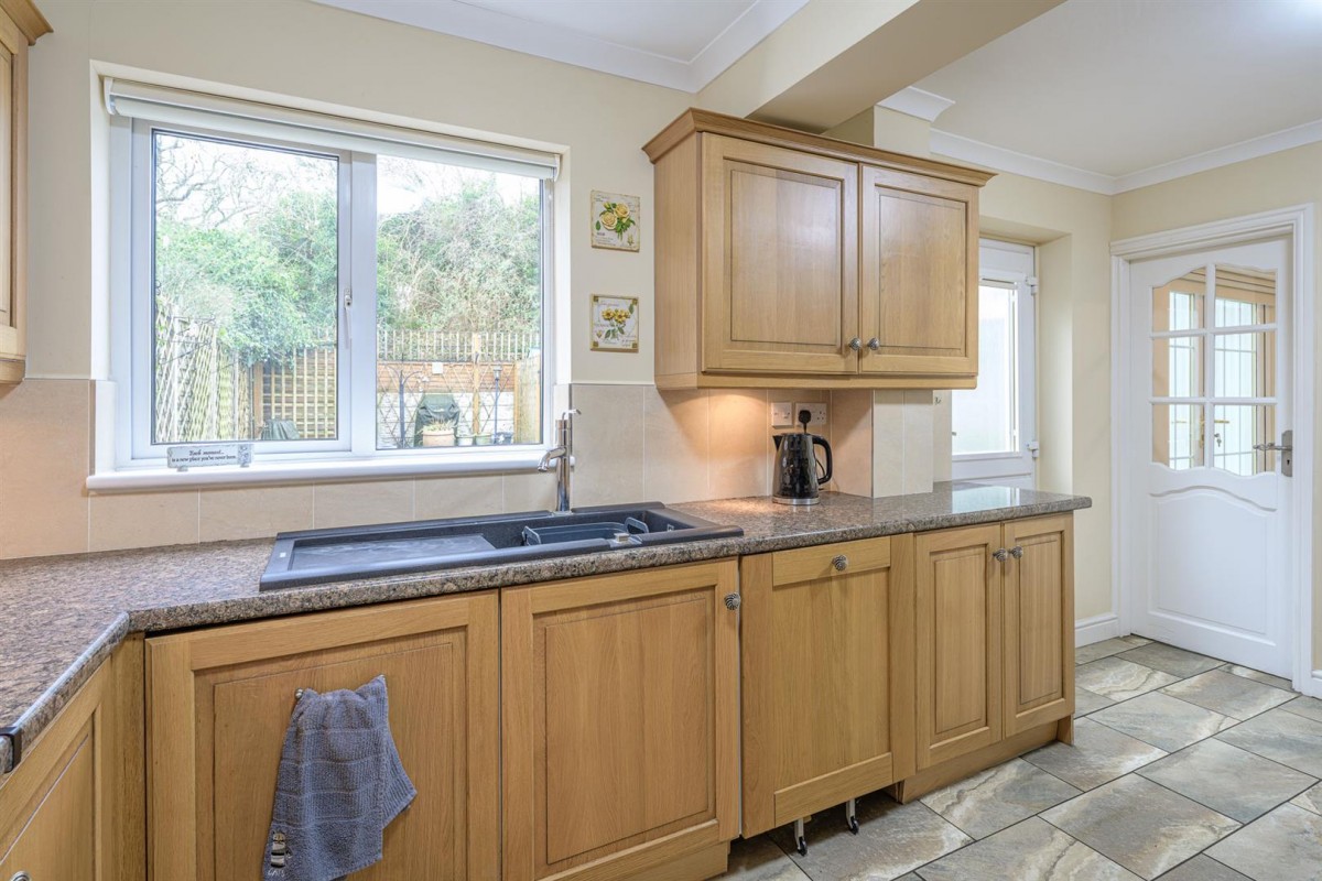 Oregon Close, Kingswinford, DY6 8SJ