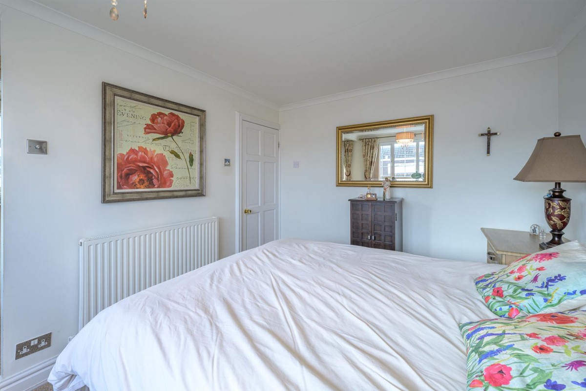 Oregon Close, Kingswinford, DY6 8SJ