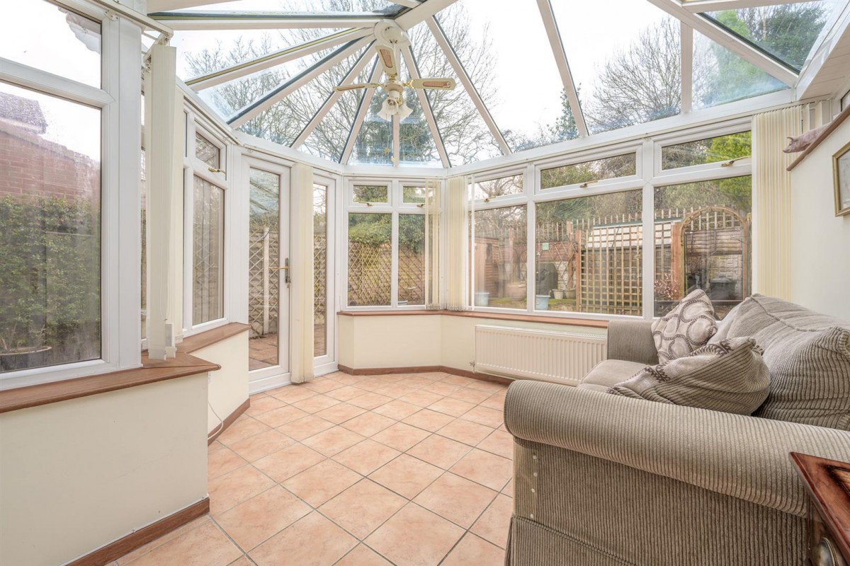 Oregon Close, Kingswinford, DY6 8SJ