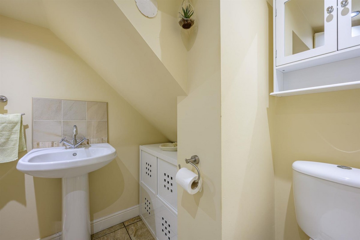 Oregon Close, Kingswinford, DY6 8SJ