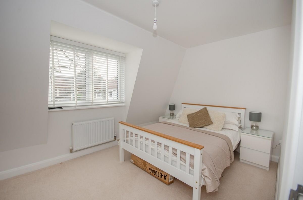 Richmond Grove, Mangotsfield, Bristol, BS16 9AN