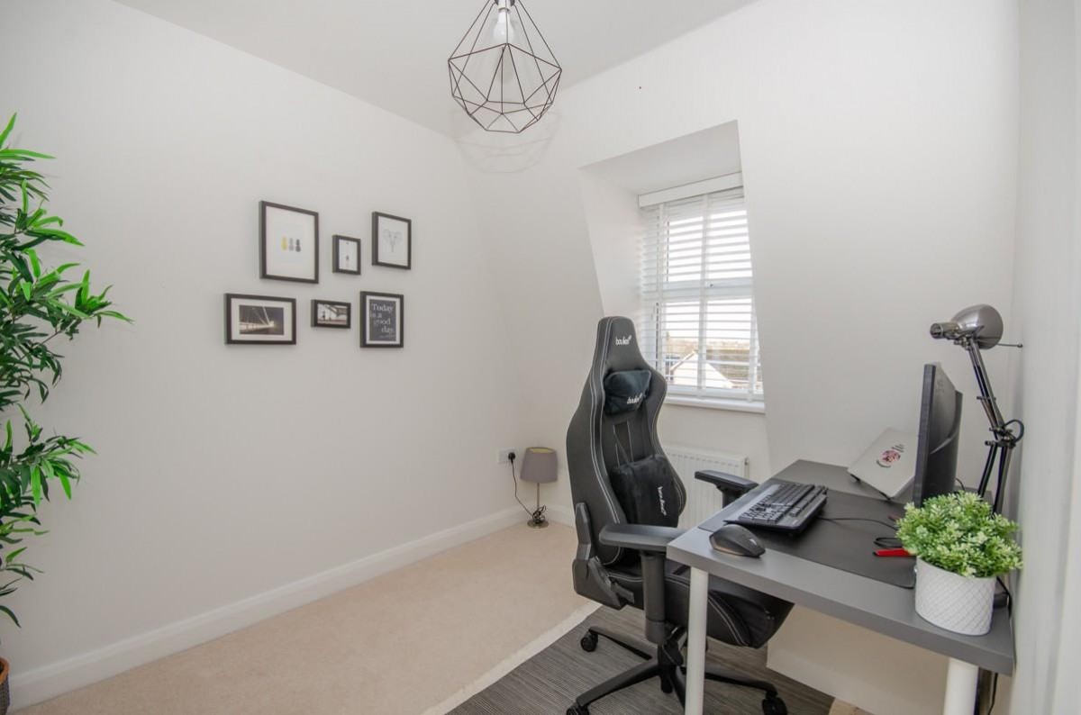 Richmond Grove, Mangotsfield, Bristol, BS16 9AN