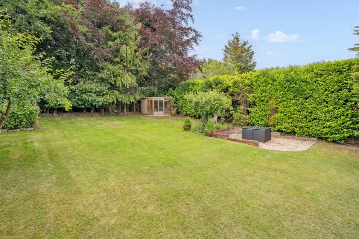 London Road East, Amersham, Buckinghamshire, HP7 9DL