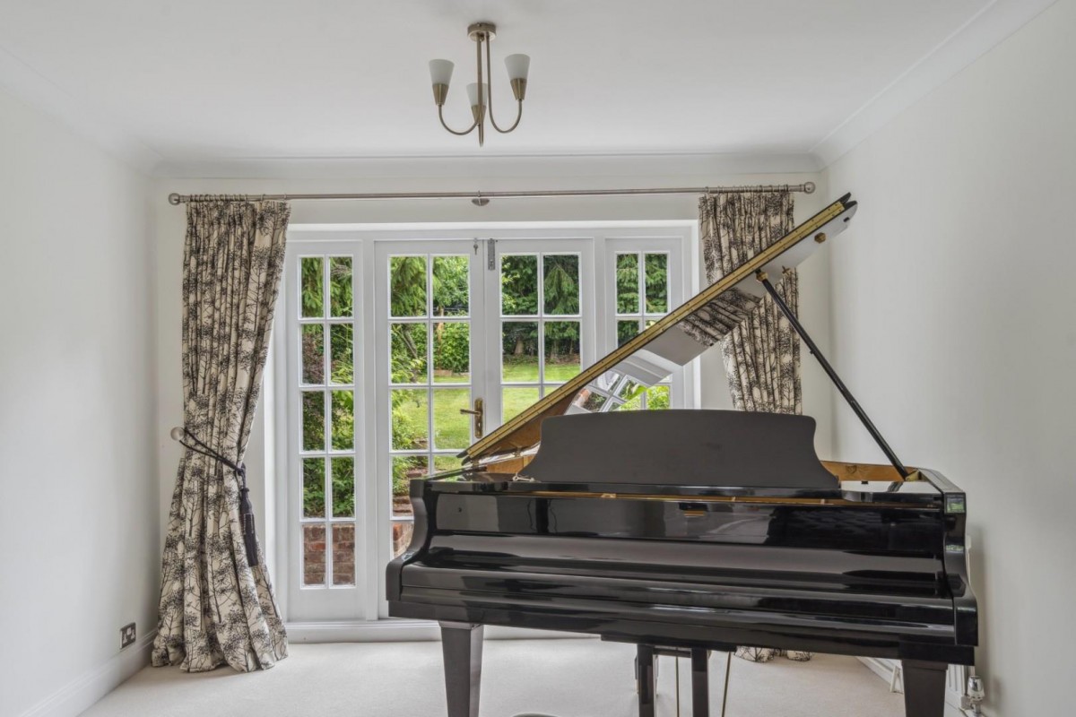 London Road East, Amersham, Buckinghamshire, HP7 9DL