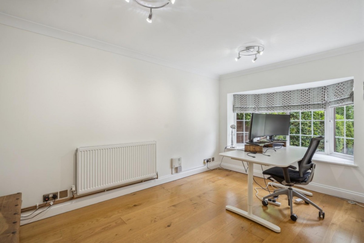 London Road East, Amersham, Buckinghamshire, HP7 9DL