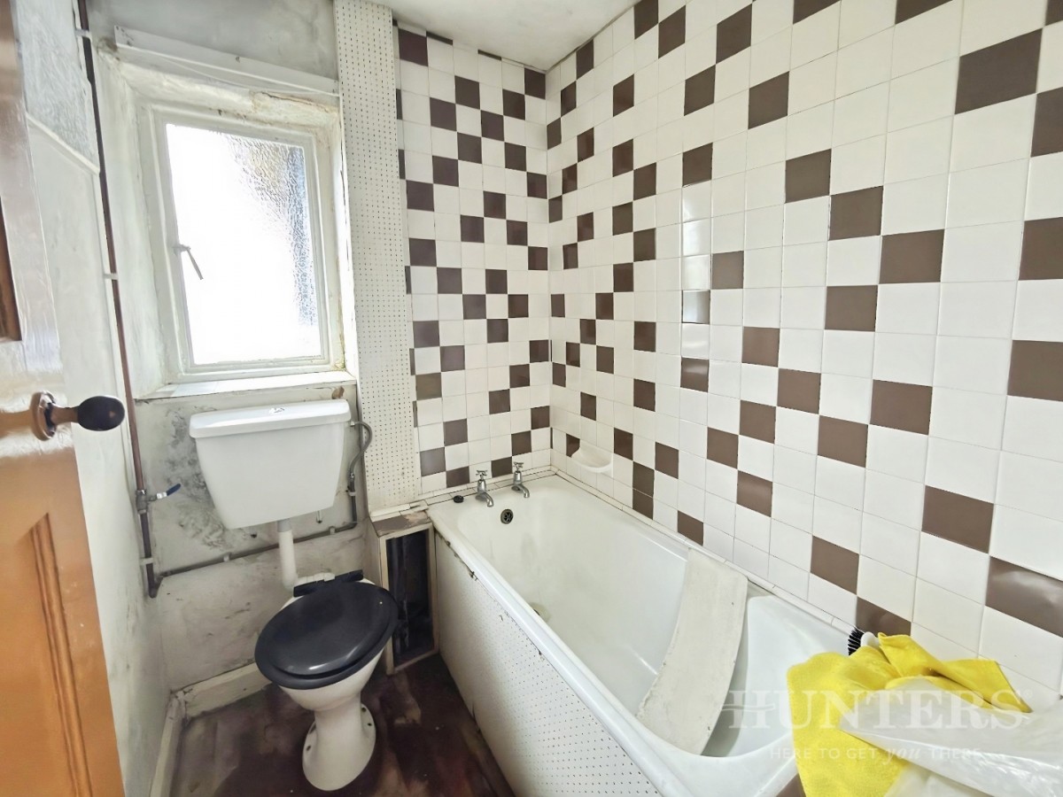 Courtney Crescent, Carshalton, SM5 4NA