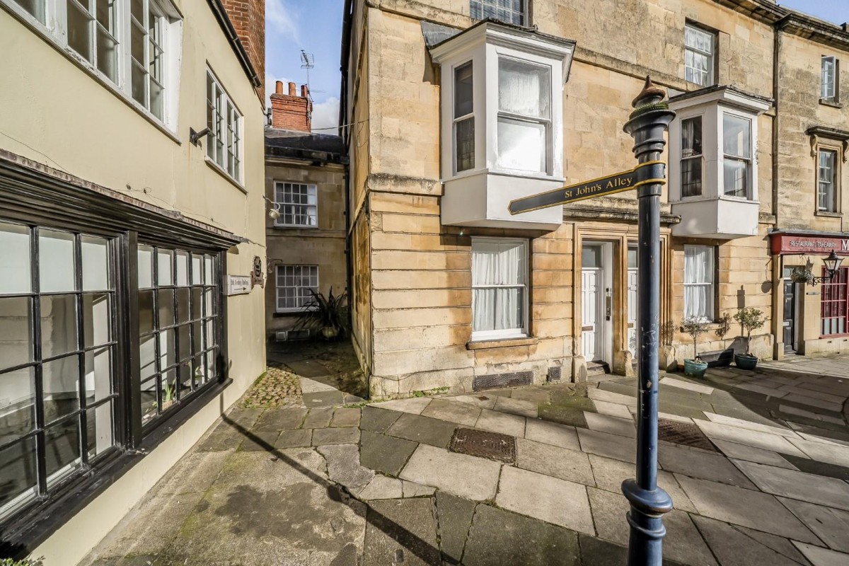 St Johns Alley, Devizes