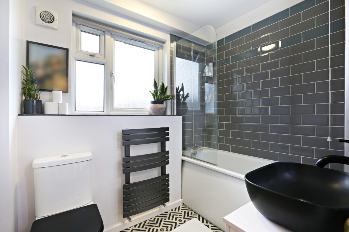 Lowth Road, London, SE5