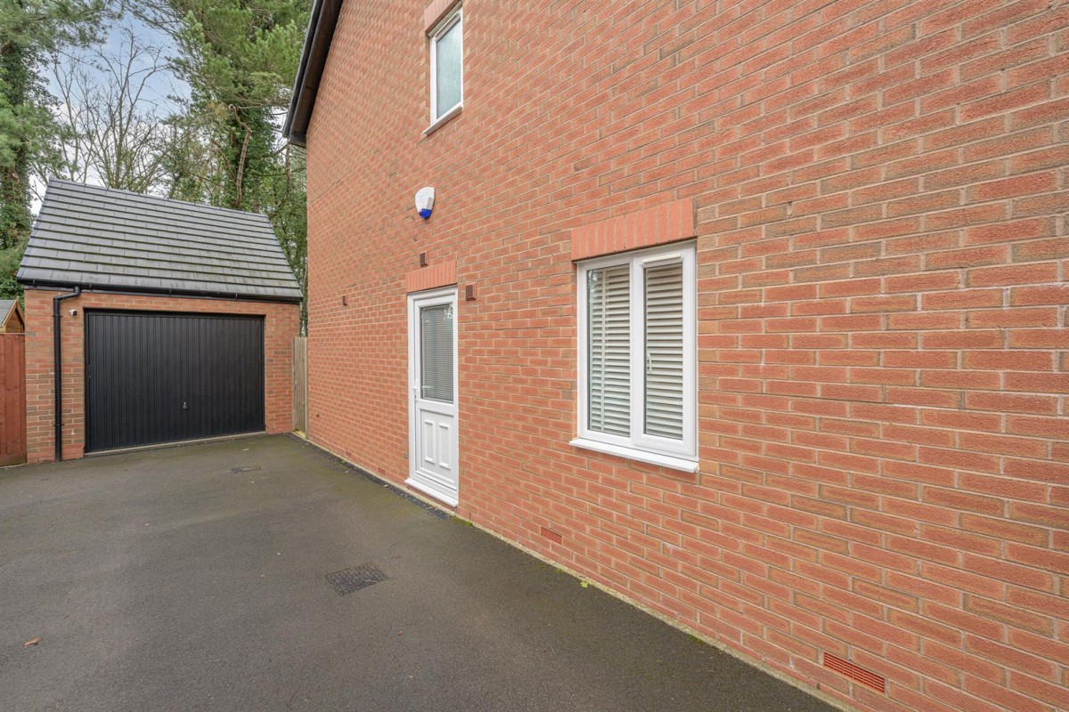 Red Oak Drive, Lea Castle, Cookley, DY10 3GH