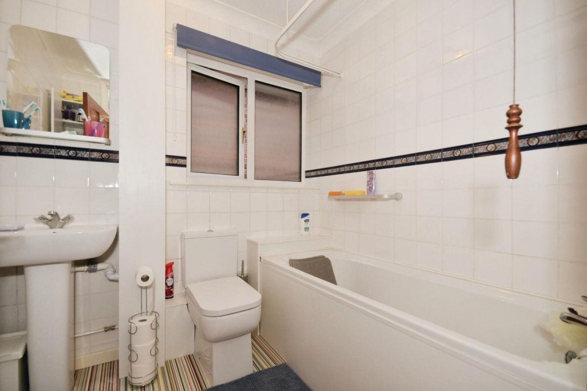 Hillside Drive, Walton, Chesterfield, S40 2DB