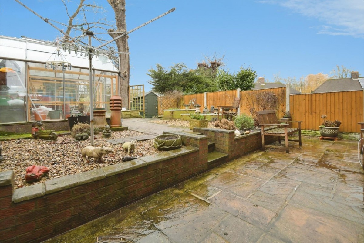 Hillside Drive, Walton, Chesterfield, S40 2DB