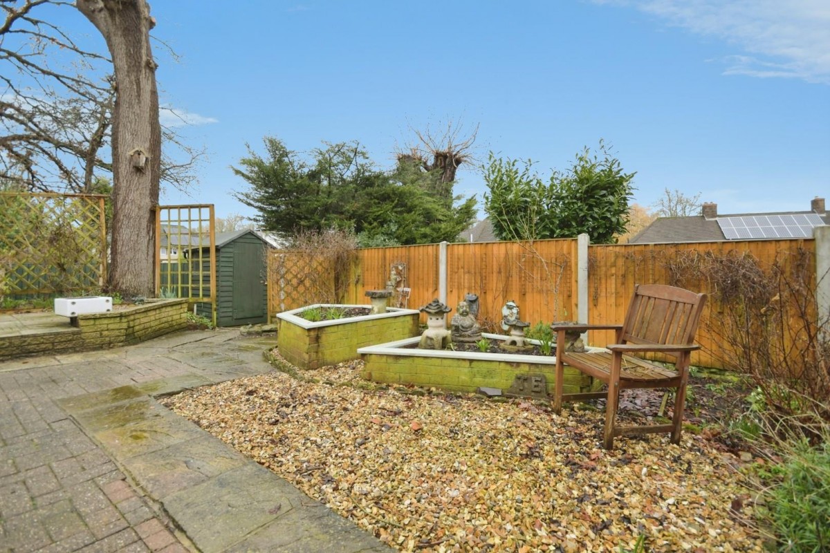 Hillside Drive, Walton, Chesterfield, S40 2DB