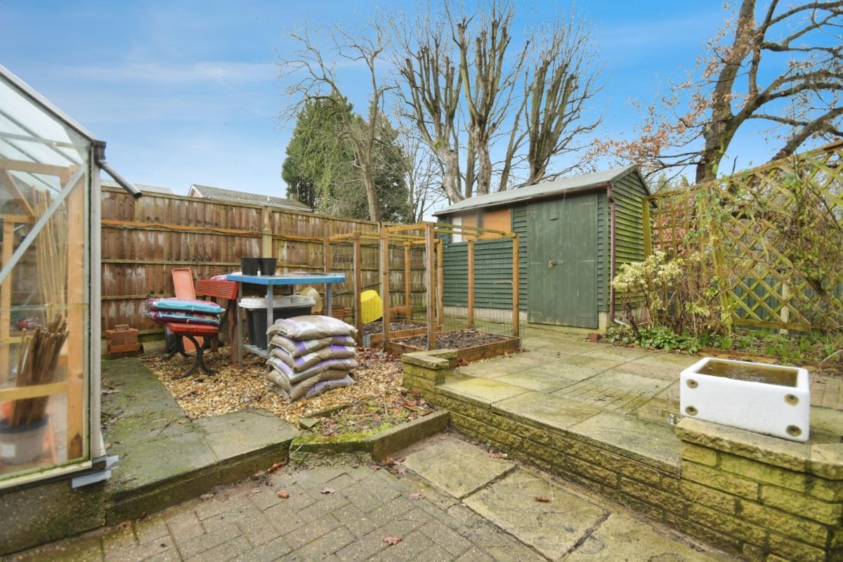 Hillside Drive, Walton, Chesterfield, S40 2DB