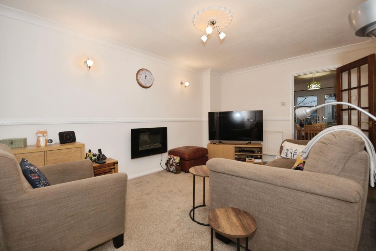 Hillside Drive, Walton, Chesterfield, S40 2DB