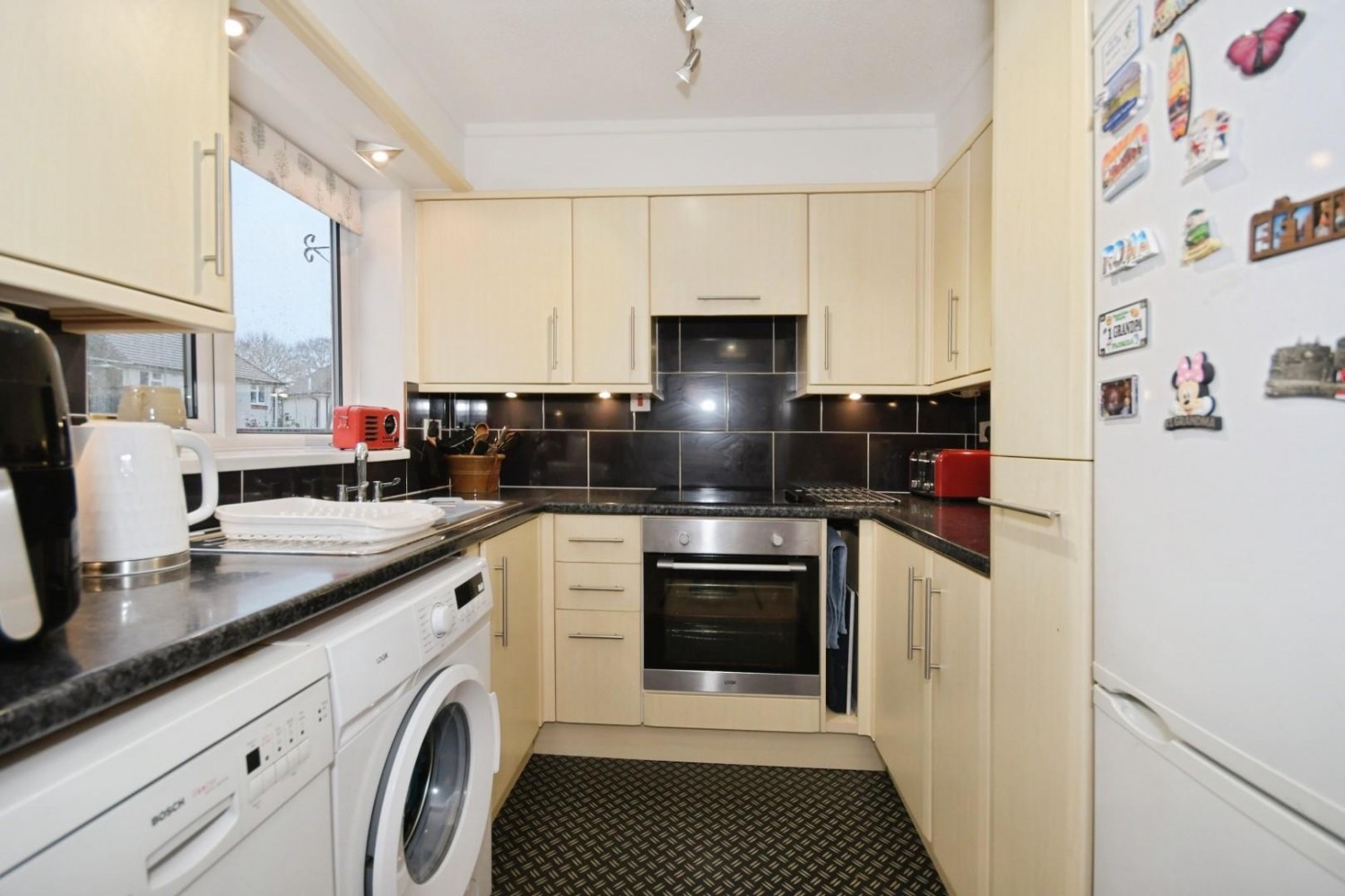 Hillside Drive, Walton, Chesterfield, S40 2DB