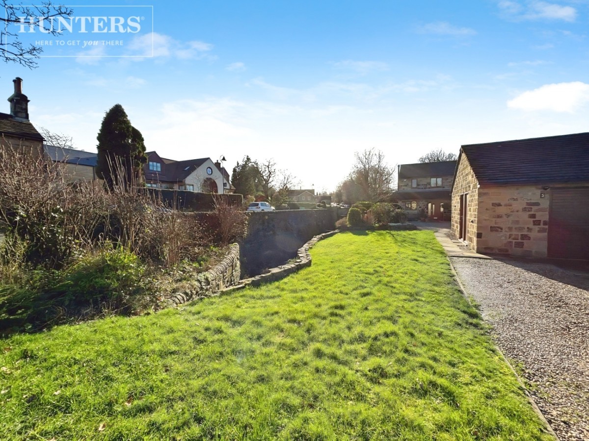 Alexander Gardens, Cawthorne, Barnsley, S75 4EW