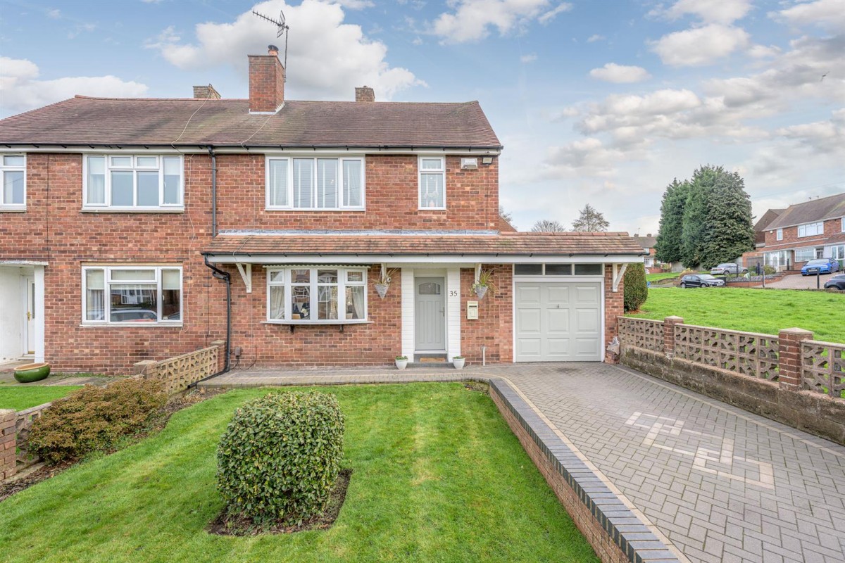 Rowan Rise, Kingswinford, DY6 8EE