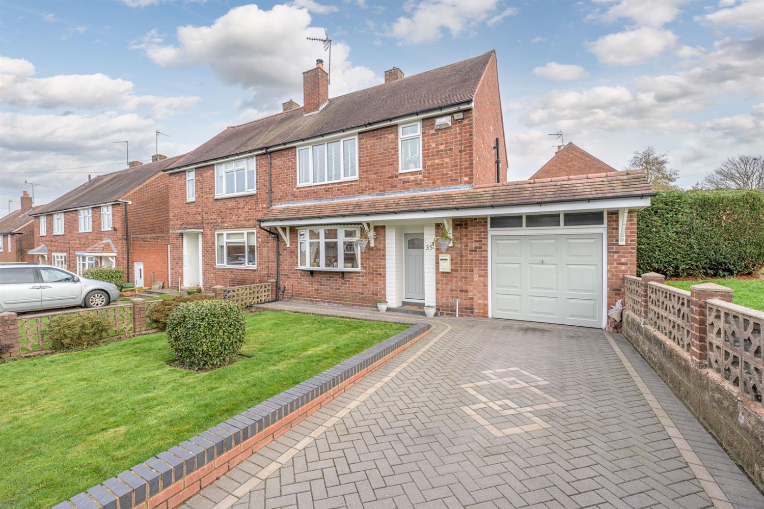 Rowan Rise, Kingswinford, DY6 8EE