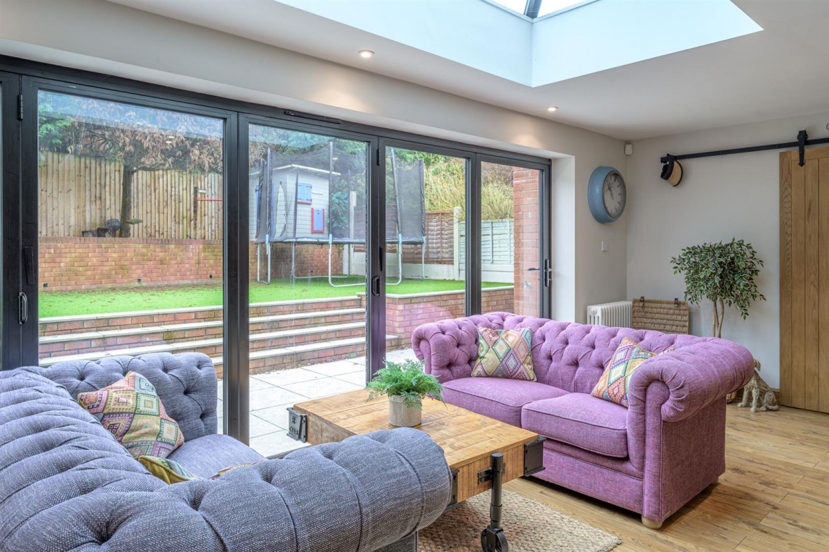 Hainult Close, Wordsley, DY8 5PB