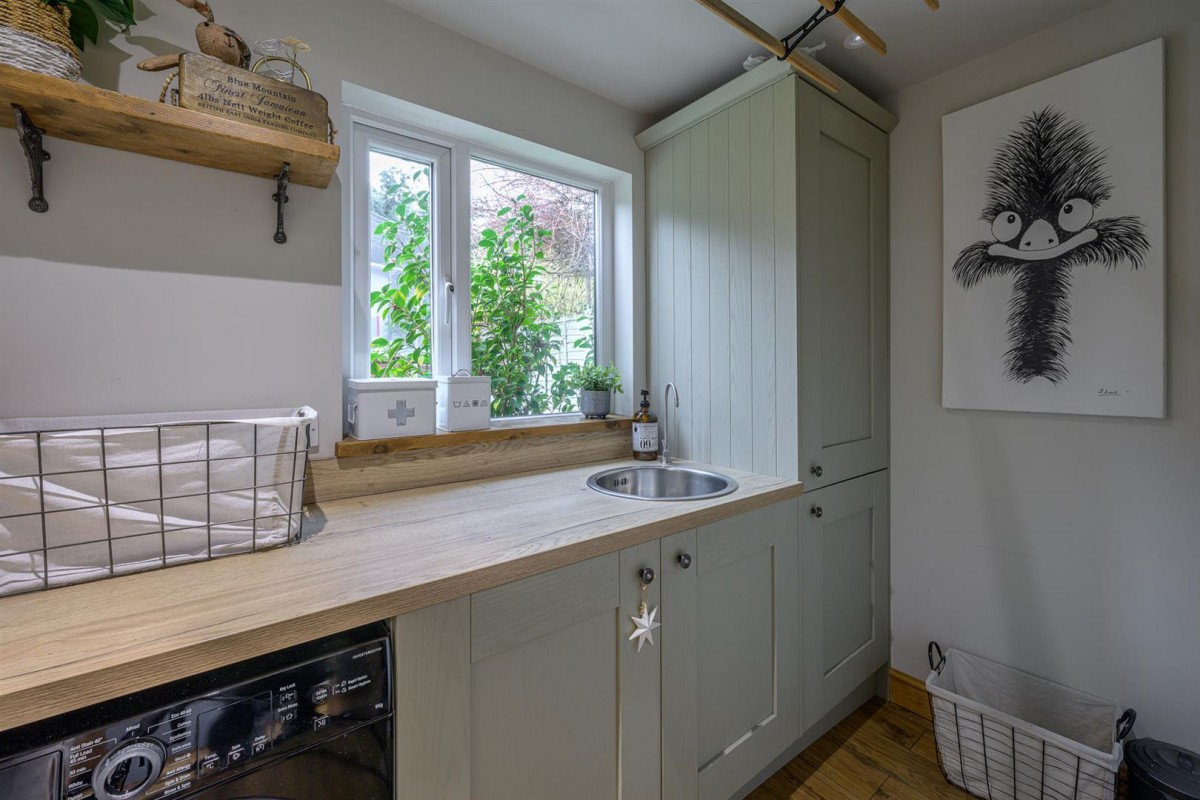 Hainult Close, Wordsley, DY8 5PB