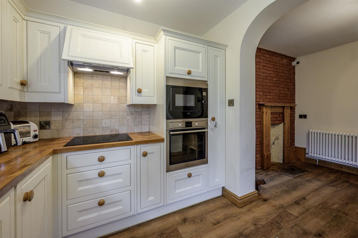 South Way, Pedmore Hall Lane, Stourbridge, DY9 0SS