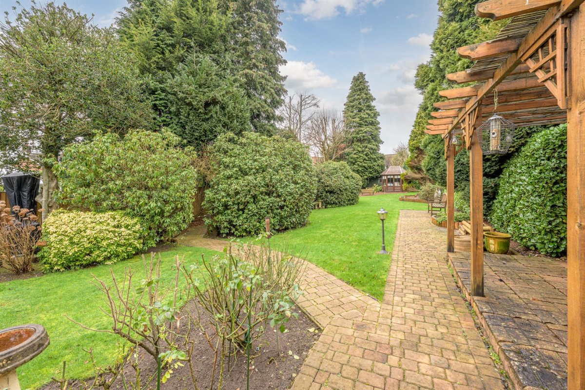 South Way, Pedmore Hall Lane, Stourbridge, DY9 0SS