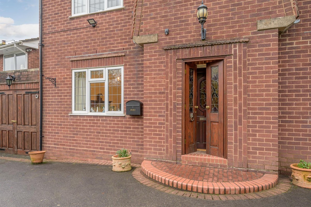 South Way, Pedmore Hall Lane, Stourbridge, DY9 0SS