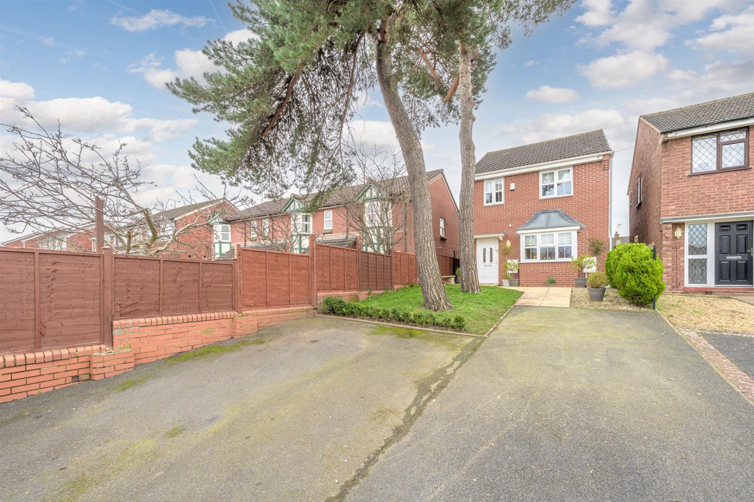 Dubarry Avenue, Kingswinford, DY6 9BP