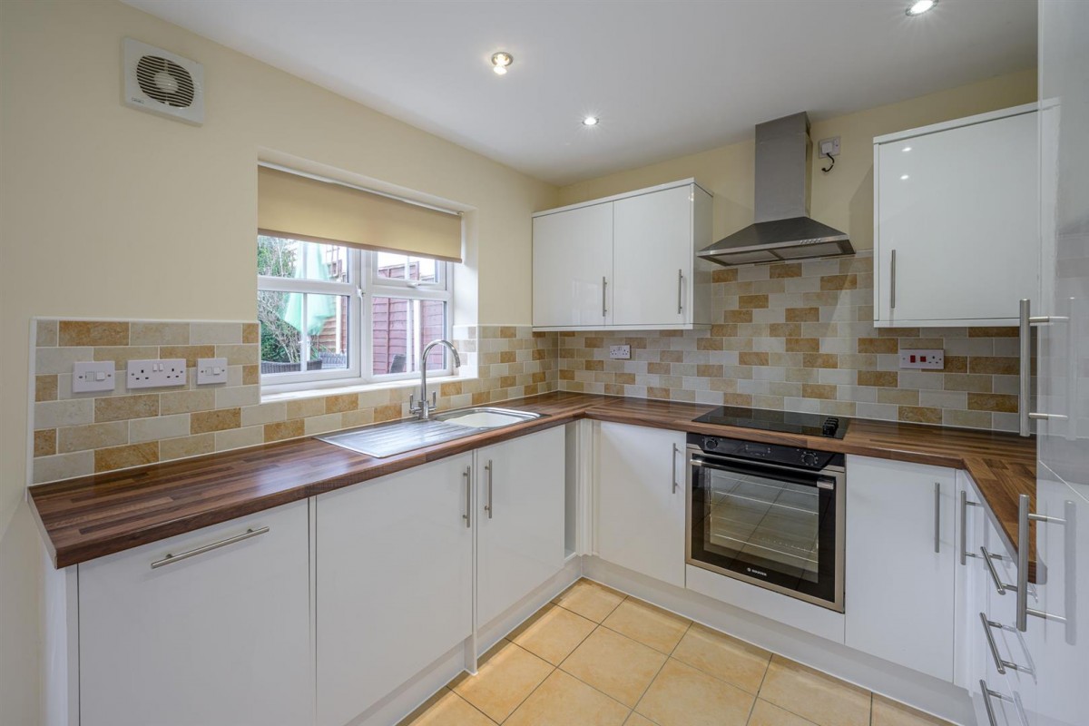 Dubarry Avenue, Kingswinford, DY6 9BP