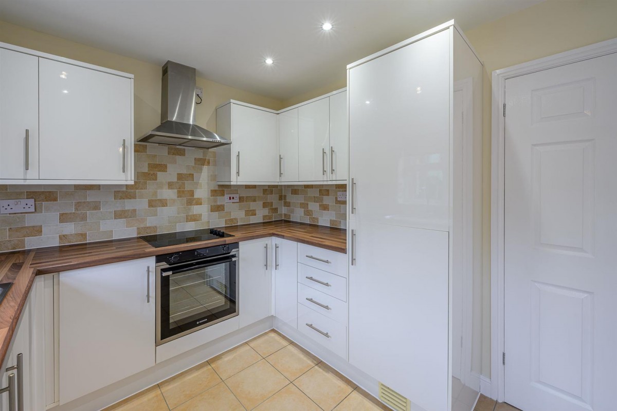 Dubarry Avenue, Kingswinford, DY6 9BP