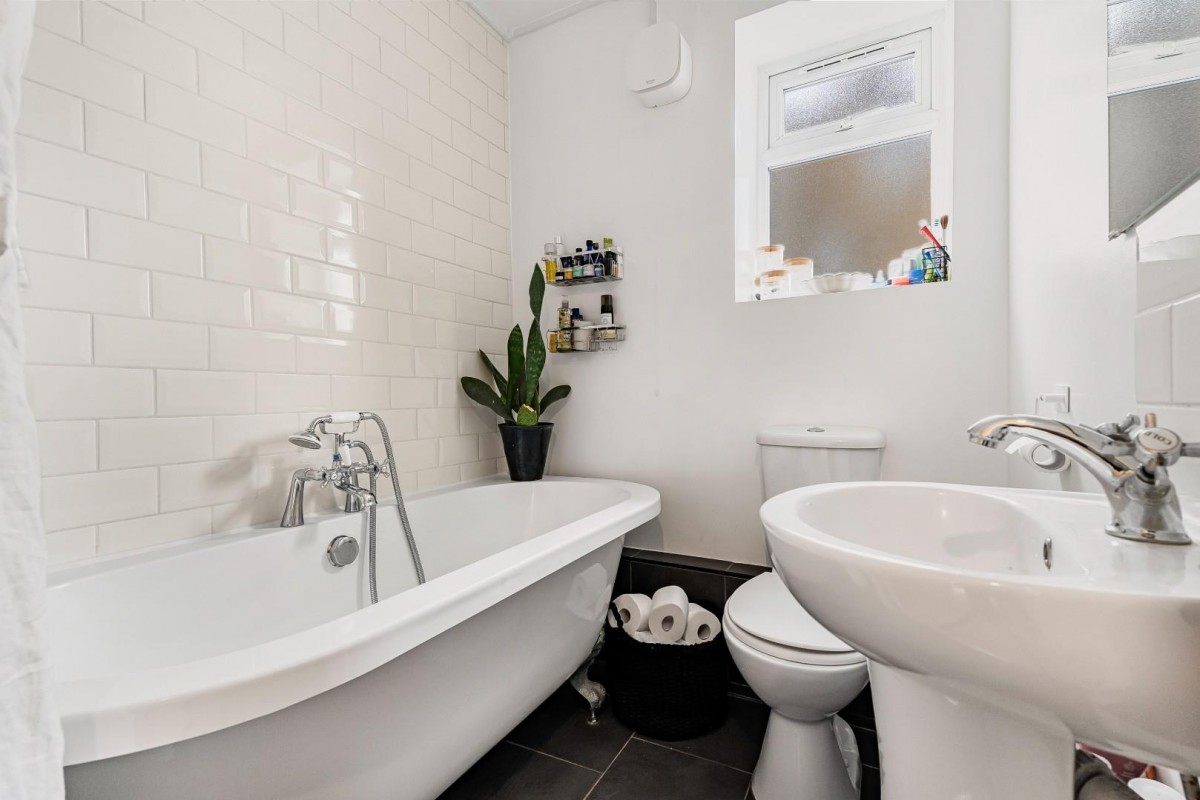 Herne Hill Road, London, SE24