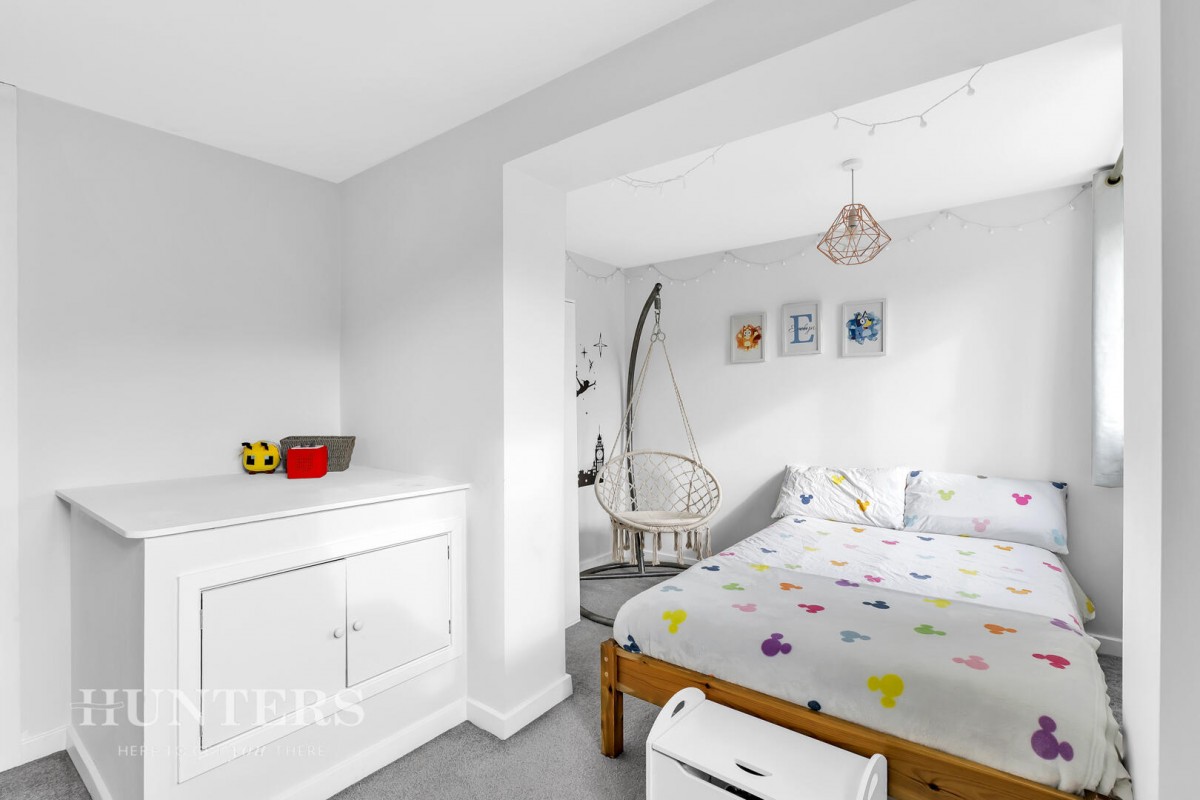 Chichester Close, Smithy Bridge, OL15 8QL