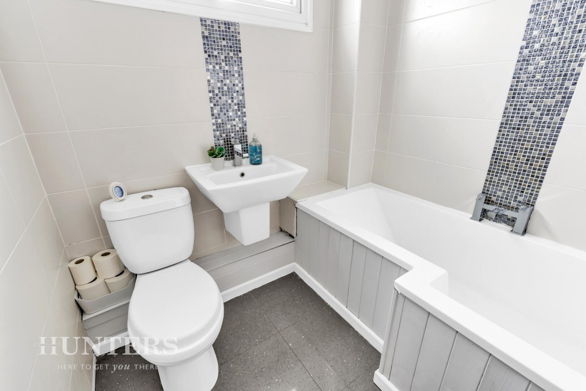 Chichester Close, Smithy Bridge, OL15 8QL