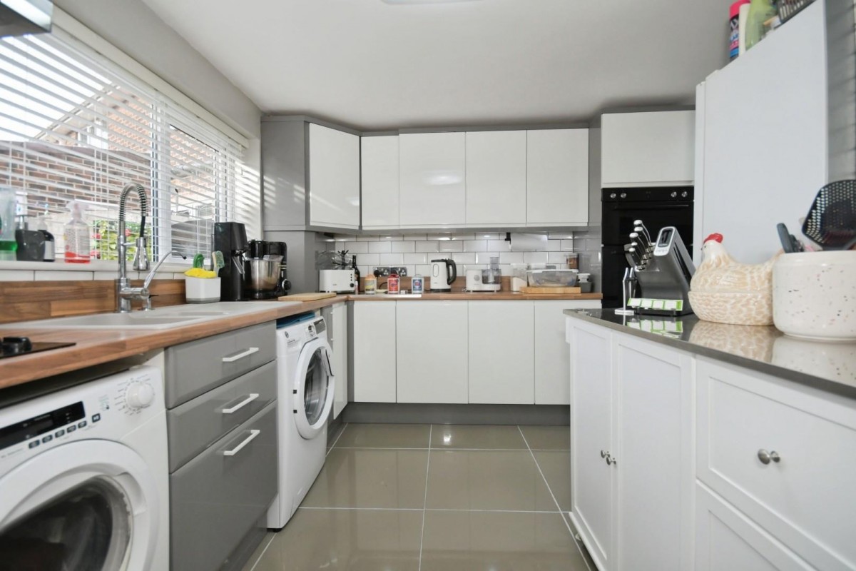 Yew Tree Drive, Shirebrook, Mansfield, NG20 8QH