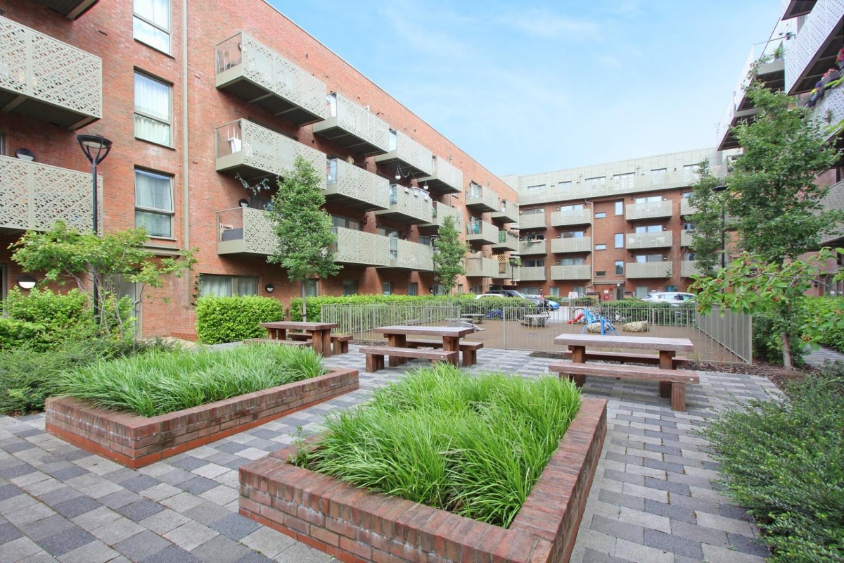 Broome Way, London, SE5