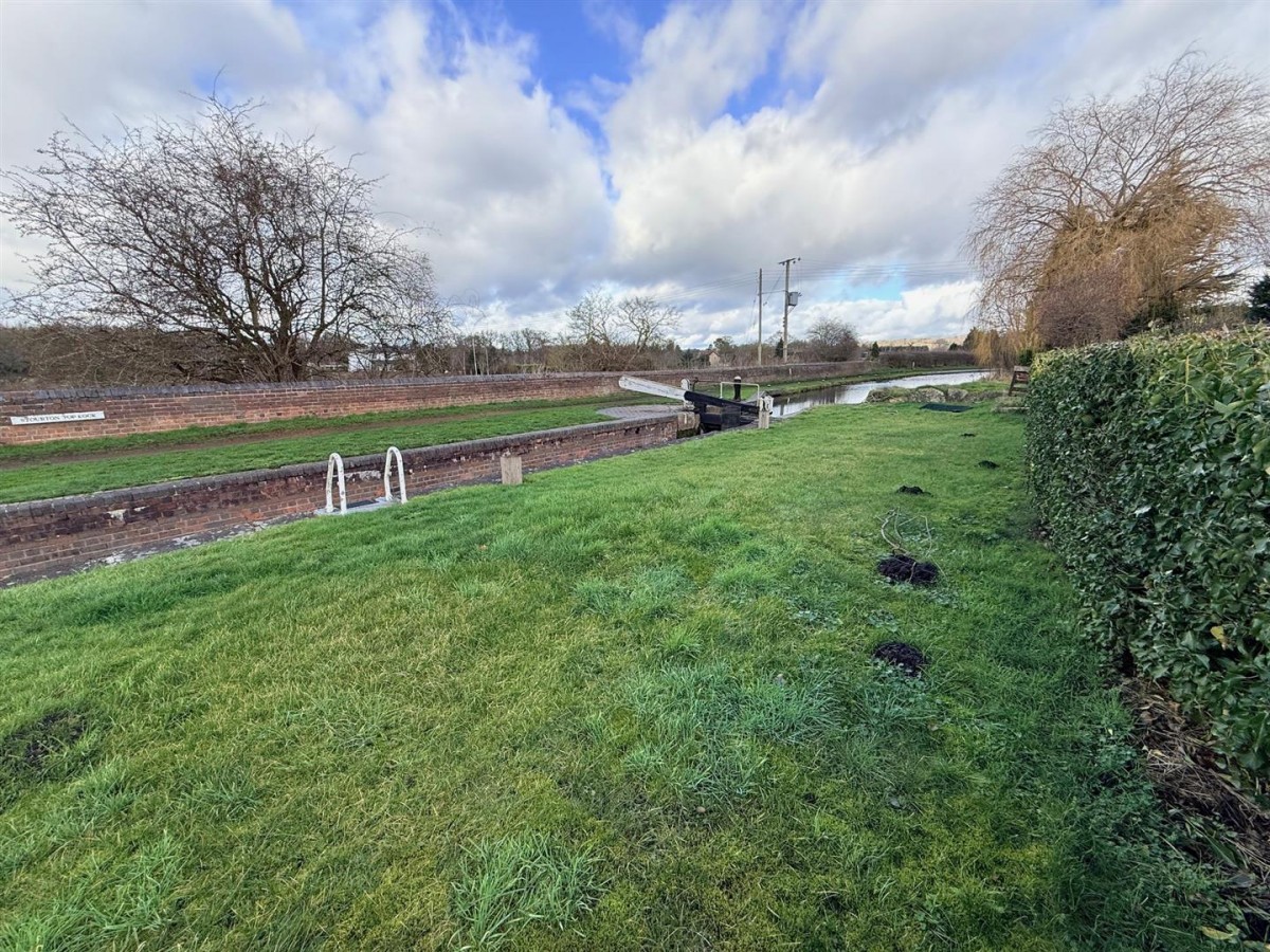 Stourton Crescent, Stourbridge, DY7 6RR