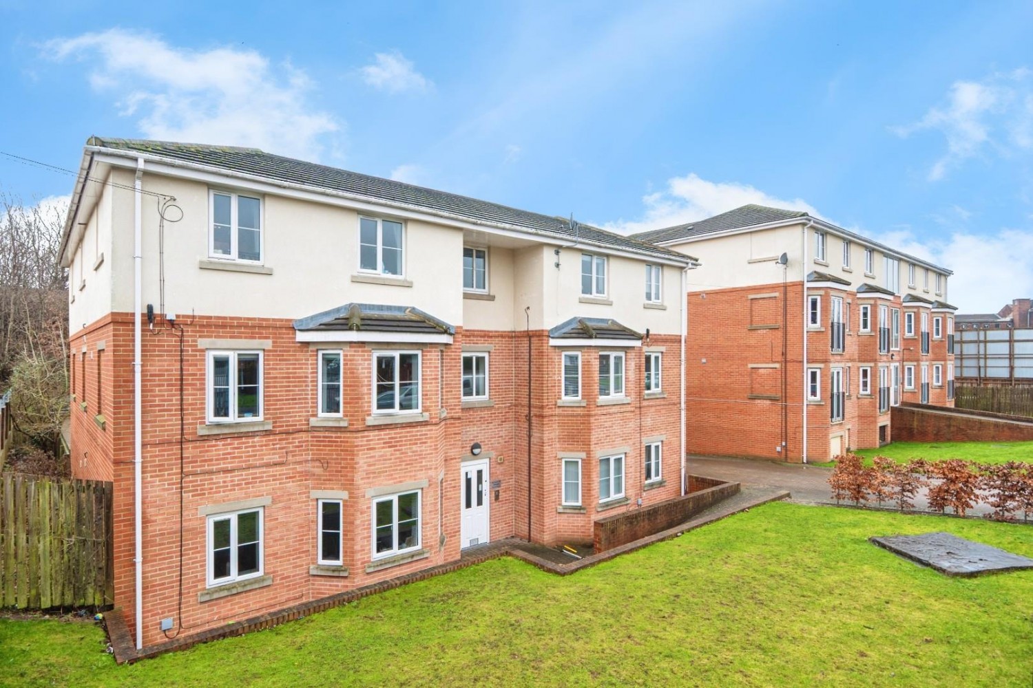 2 bedroom Flat for sale in Stanningley Road, Leeds