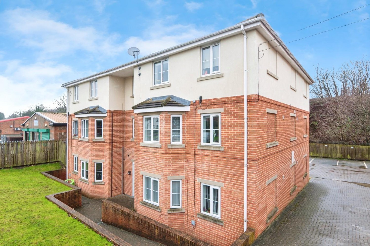 2 bedroom Flat for sale in Stanningley Road, Leeds