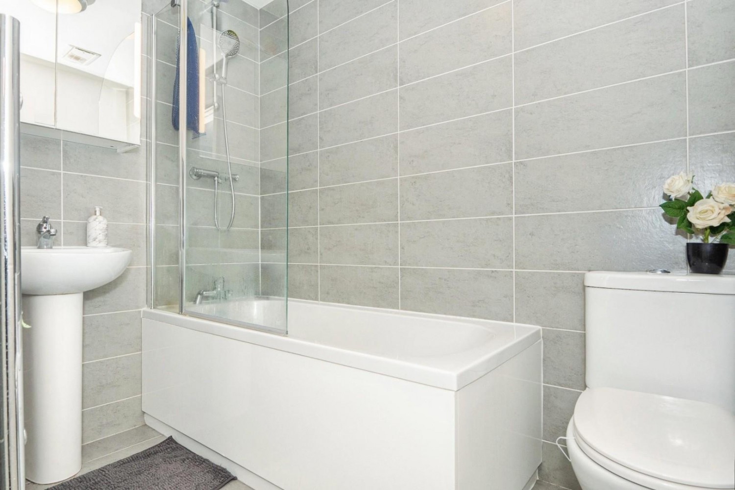 2 bedroom Flat for sale in Stanningley Road, Leeds