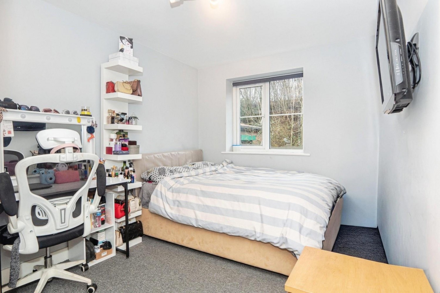 2 bedroom Flat for sale in Stanningley Road, Leeds